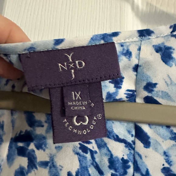 Beautiful blue and white print dress size 1x NWOT - Picture 2 of 3